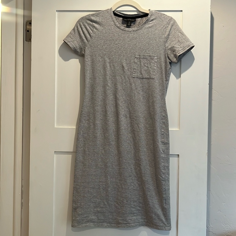 A Pea in the Pod maternity dress short sleeve with front pocket size XS